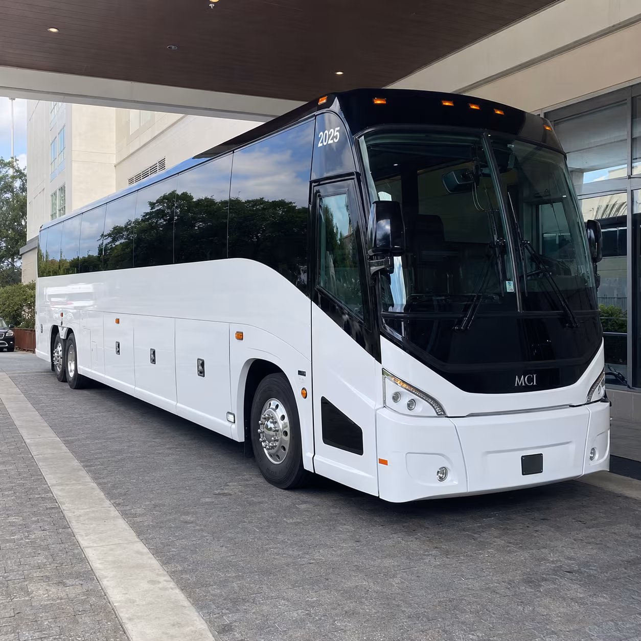 lafayette 54 passenger charter bus